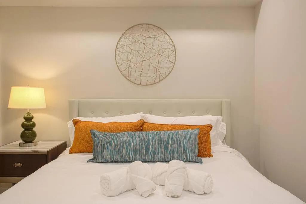 Image 6 of 1-Bedroom with Cali King Size Bed in San Diego