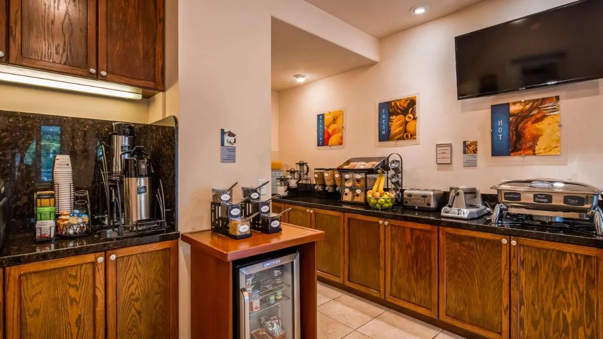 Image 3 of Best Western Cabrillo Garden Inn