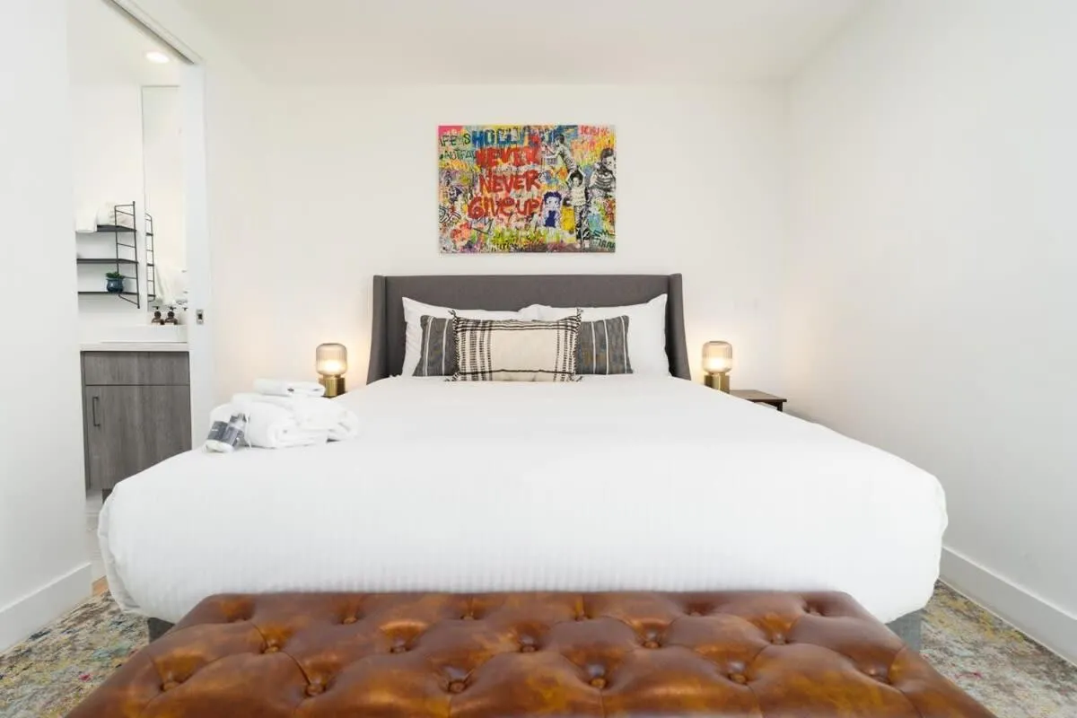 Image 5 of Bright and Trendy 2-story Bankers Hill Condo