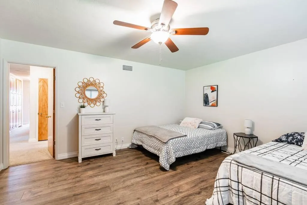 Image 6 of Casa Flora -2BR- FREE Parking in Little Italy!