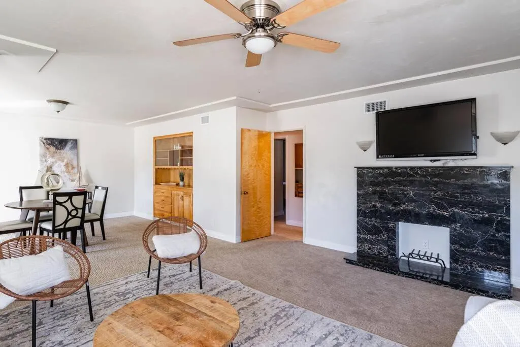 Image 4 of Casa Flora -2BR- FREE Parking in Little Italy!