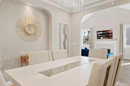 Image 4 of Champagne Taste Luxury Home in Hillcrest
