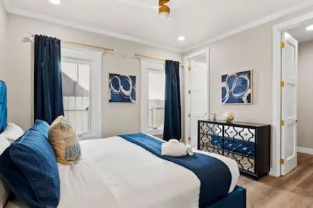 Image 6 of Champagne Taste Luxury Home in Hillcrest
