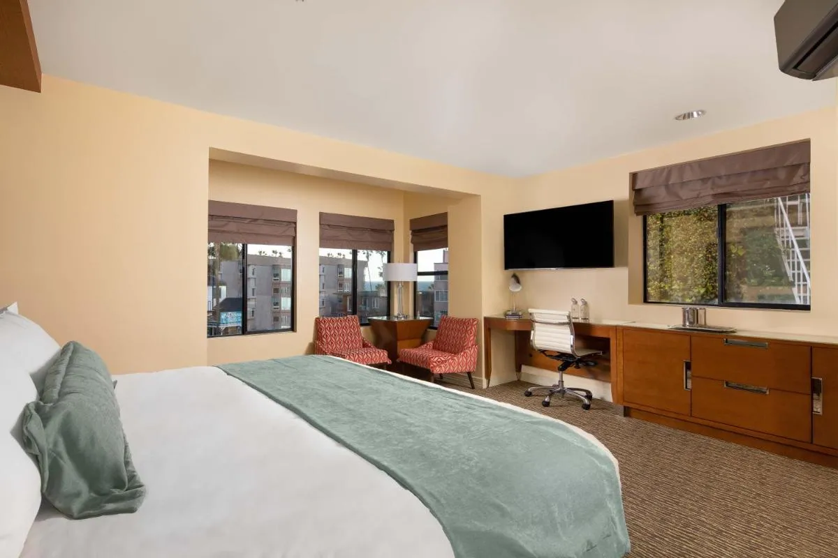 Image 3 of Cormorant Boutique Hotel