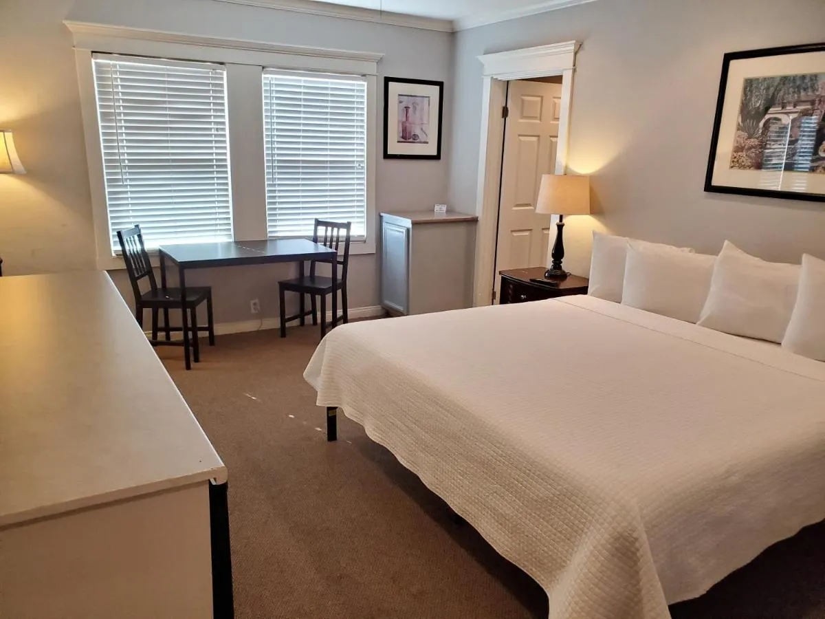 Image 2 of Coronado Inn