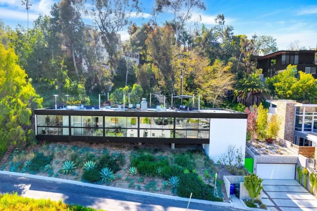 Image of Experience Eco-Luxury at its Finest – Centrally Located Clea House in San Diego!