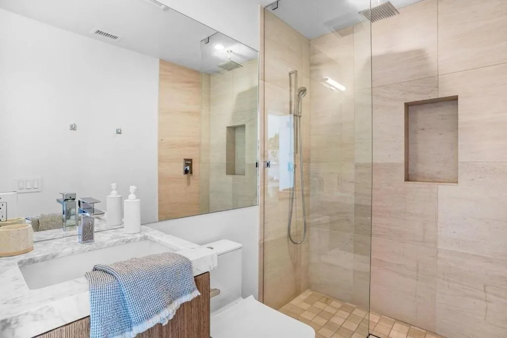 Image 6 of Experience Eco-Luxury at its Finest – Centrally Located Clea House in San Diego!