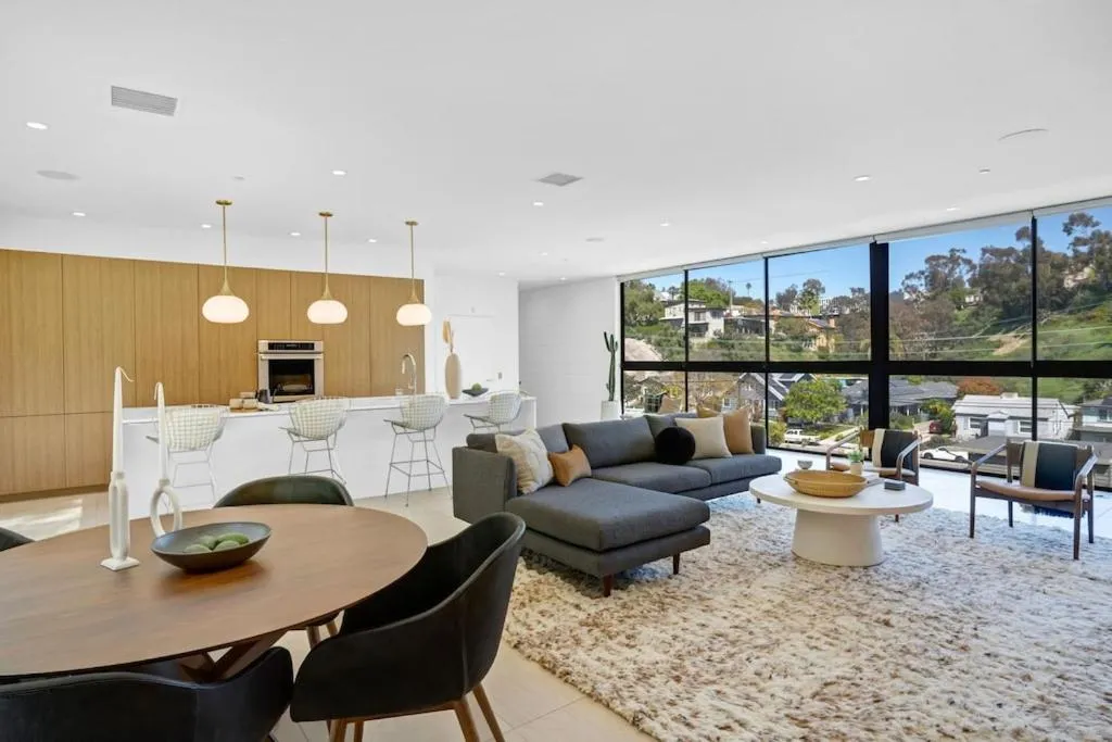 Image 3 of Experience Eco-Luxury at its Finest – Centrally Located Clea House in San Diego!