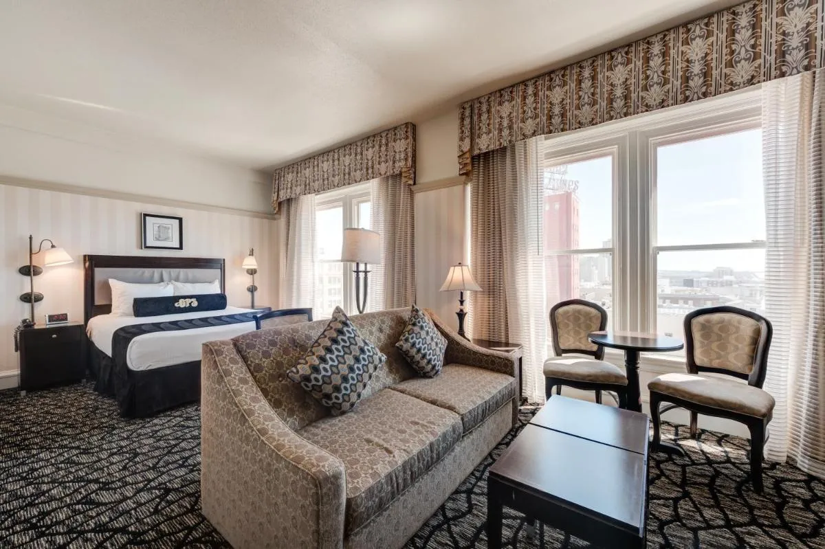 Image 4 of Gaslamp Plaza Suites