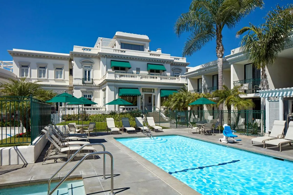 Image 2 of Glorietta Bay Inn