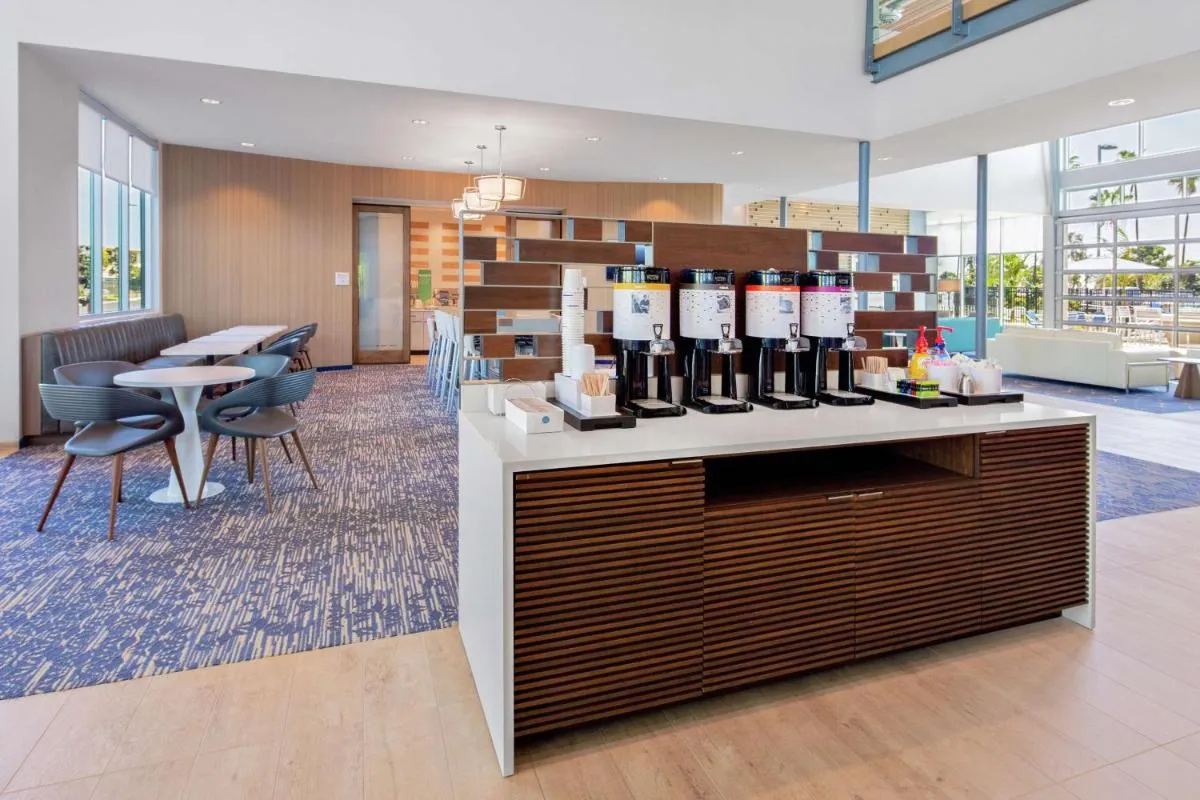 Image 4 of Hampton Inn & Suites San Diego Airport Liberty Station