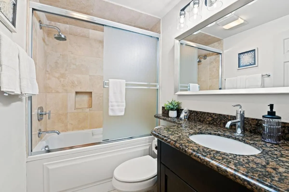 Image 2 of La Jolla Seaside Dream w Private Patio & Jacuzzi