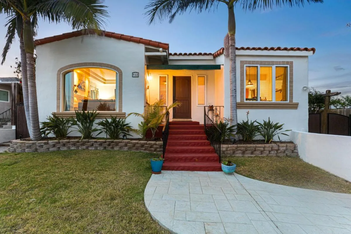 Image 1 of La Playa – Charming Bayside Bungalow