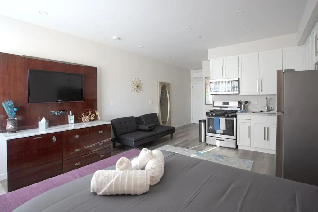 Image of Luxurious Furnished Studio w Full Kitchen in SD