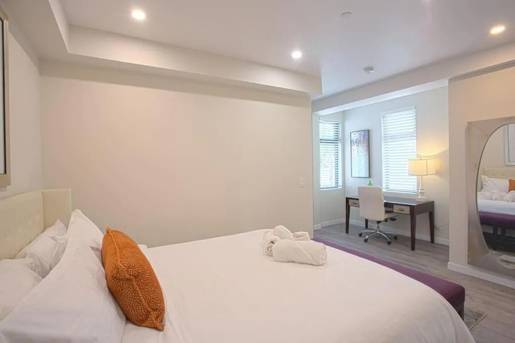 Image 1 of Luxurious One Bedroom Suite with Balboa Park View