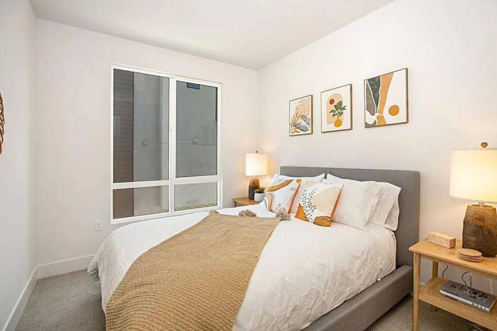 Image 6 of Luxury NEW Residence with Private Rooftop, Downtown in minutes