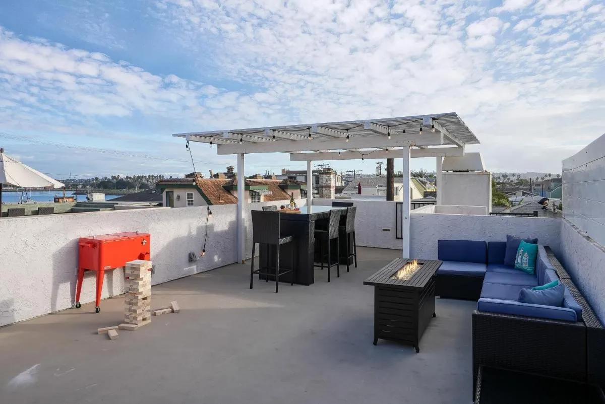 Image 4 of Massive Beach Home w Stunning Rooftop, Parking, Spa, AC & Bay Views!