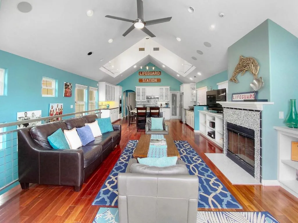 Image of Massive Mission Beach Home – Fire Pit & Deck