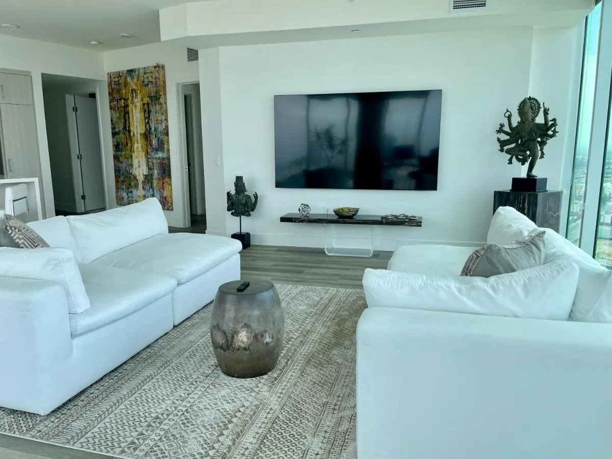 Image 5 of Massive Penthouse Overlooking All of San Diego
