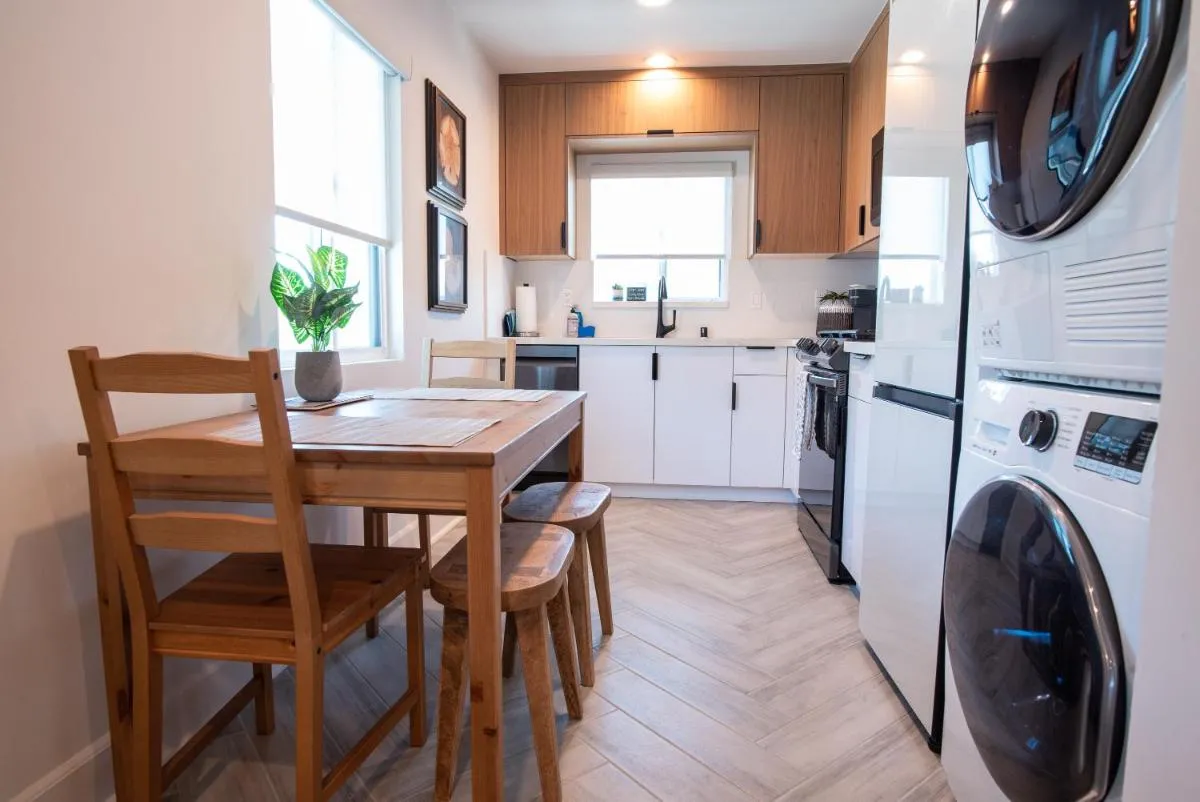 Image 1 of Modern 1 BR Apt 2 Blocks 2 Beach
