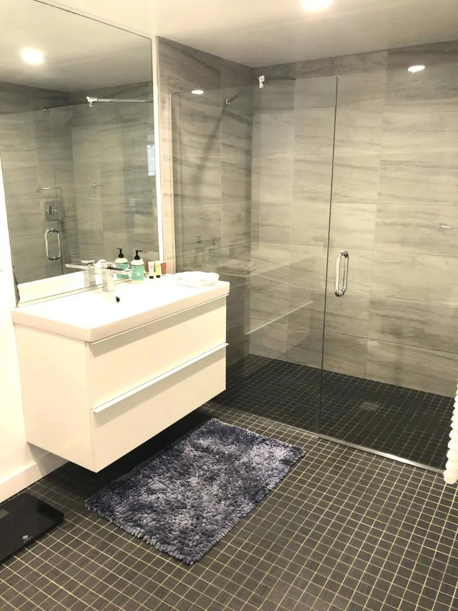 Image 3 of Modern 2 Bdrm w/Parking in the Heart of Hillcrest