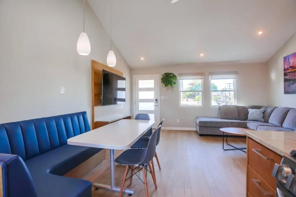 Image 4 of Ocean Beach Retreat 2BR Newly Remodeled, 2 Blocks to Sand and Shops