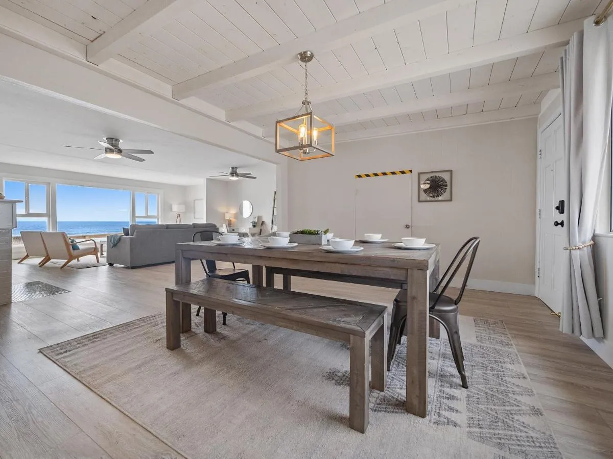 Image 3 of Oceanfront Paradise – Spa, Pet-Friendly, Fast Wifi, Parking & Dream Views