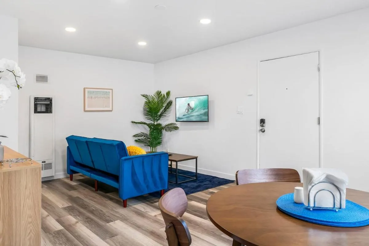 Image 4 of Pacific Beach – Garnet Ave Apartment