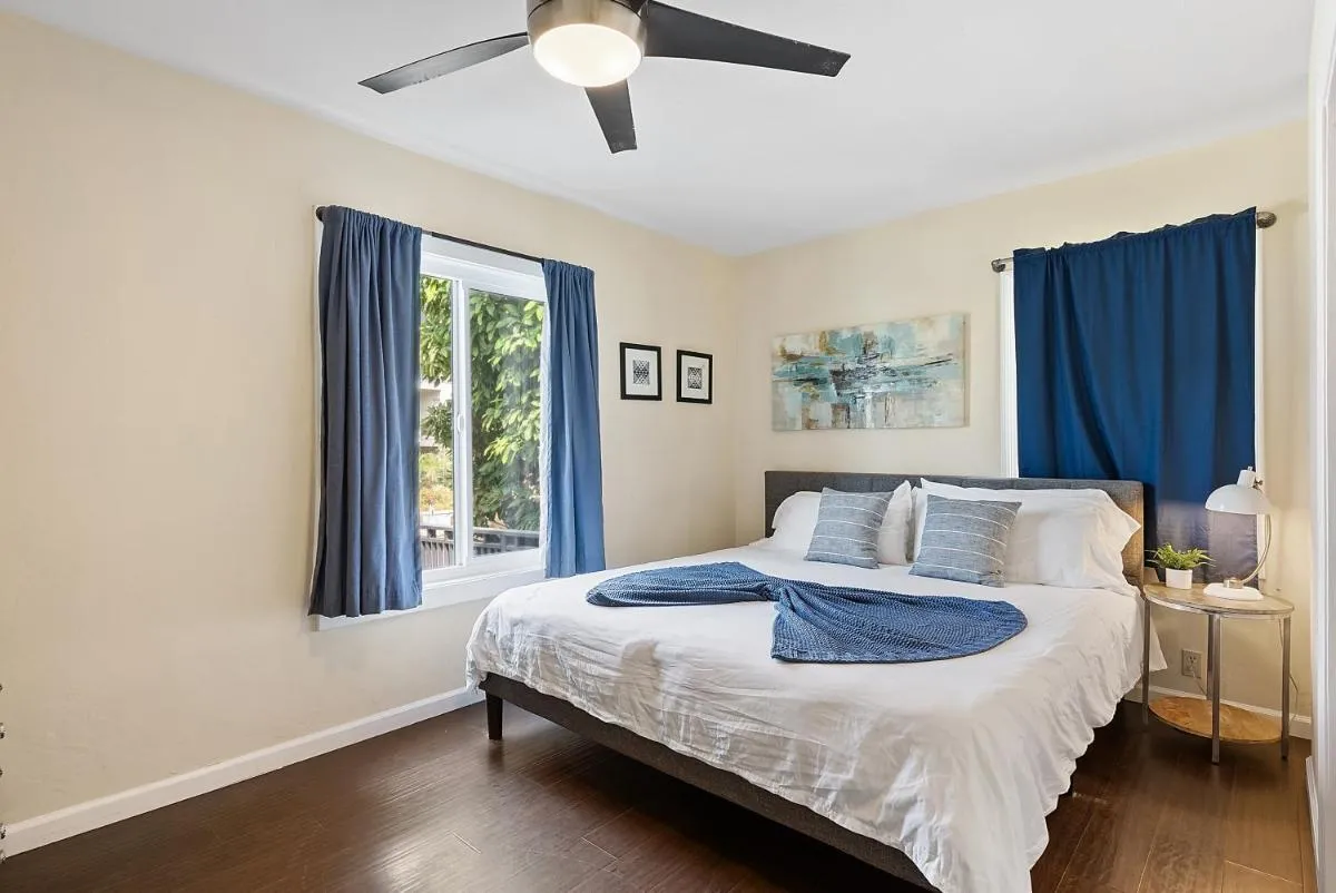 Image 5 of Riviera Bay View Dream – Private patio with bay view and parking