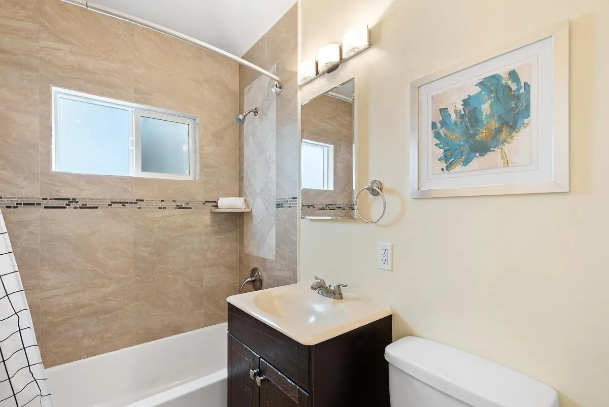 Image 2 of Riviera Bay View Dream – Private patio with bay view and parking