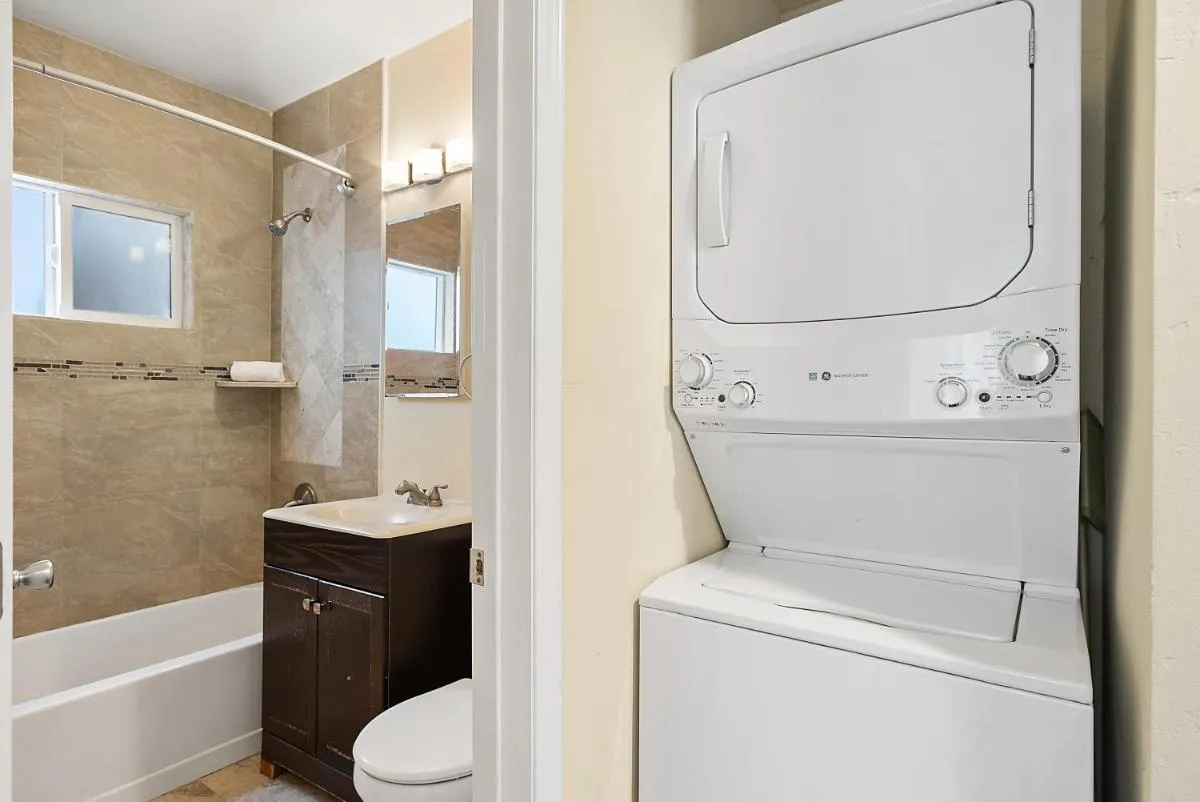 Image 6 of Riviera Bay View Dream – Private patio with bay view and parking