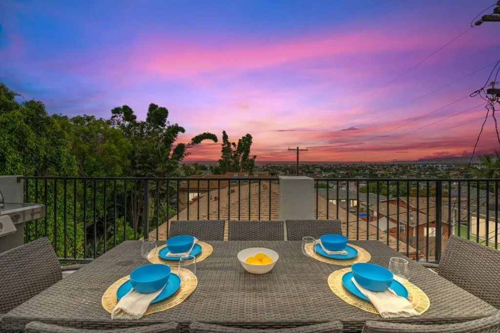 Image of Saratoga Sunset Rooftop Dining 1 mile to Beach
