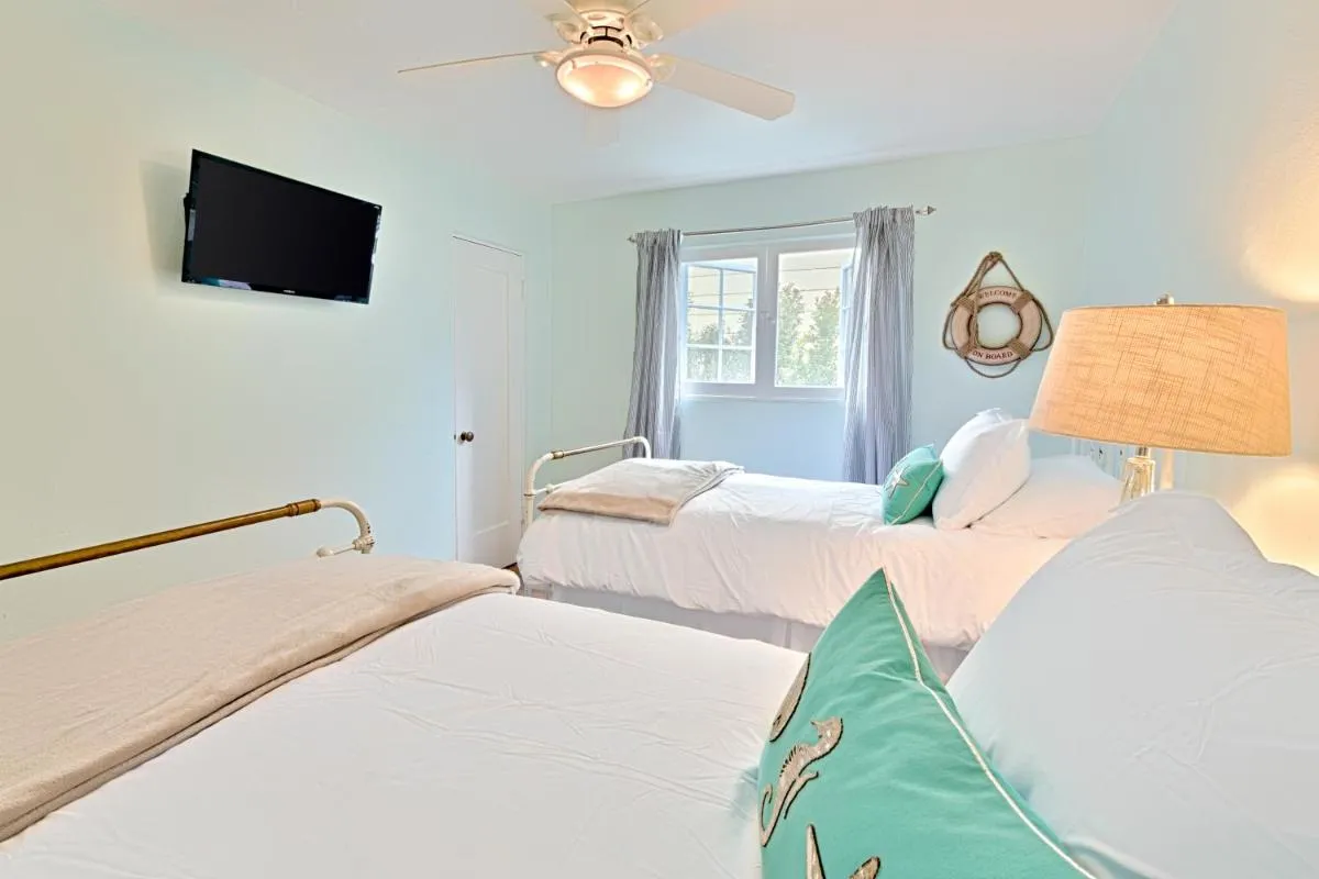 Image 6 of Seashell Cottage