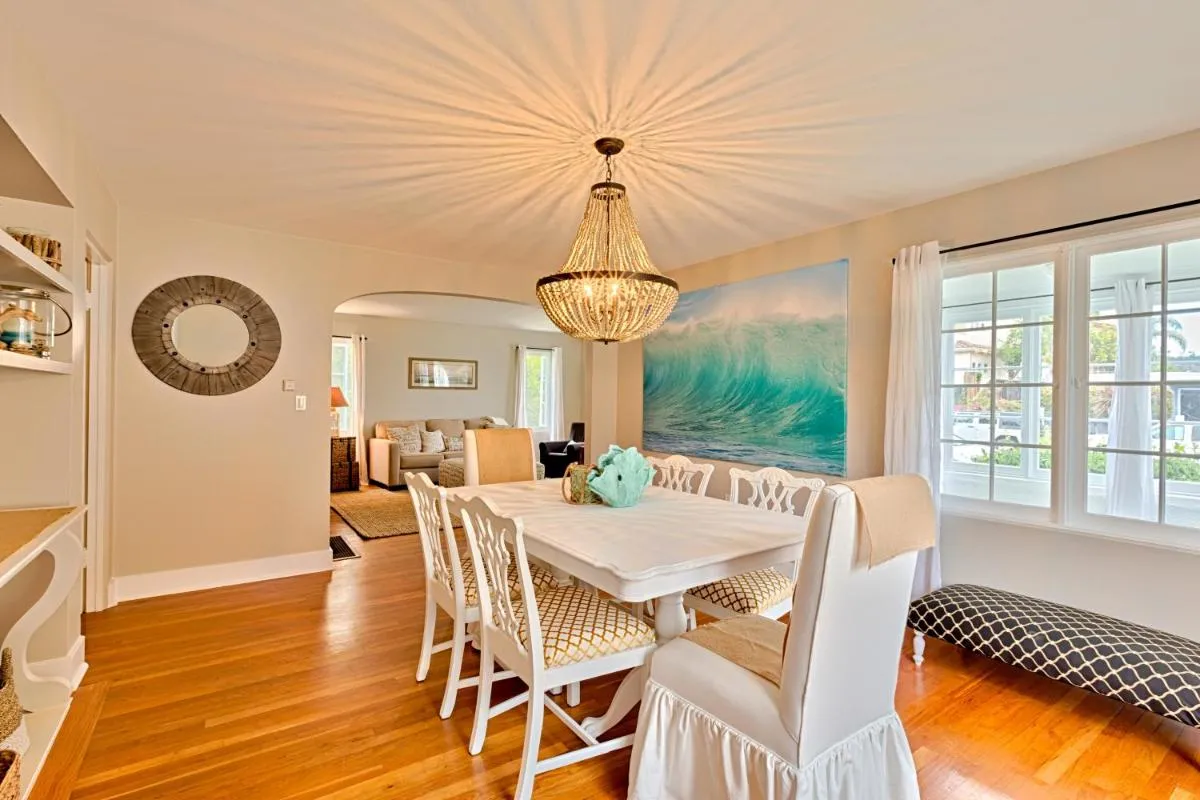 Image 3 of Seashell Cottage