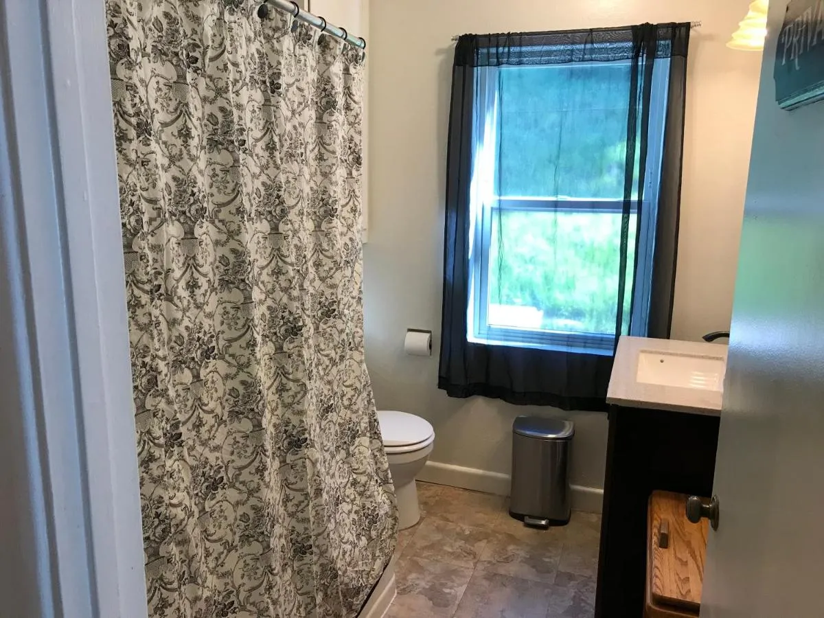 Image 2 of Secluded, Charming and Unique! Spacious Apartment EXCELLENT Central Location