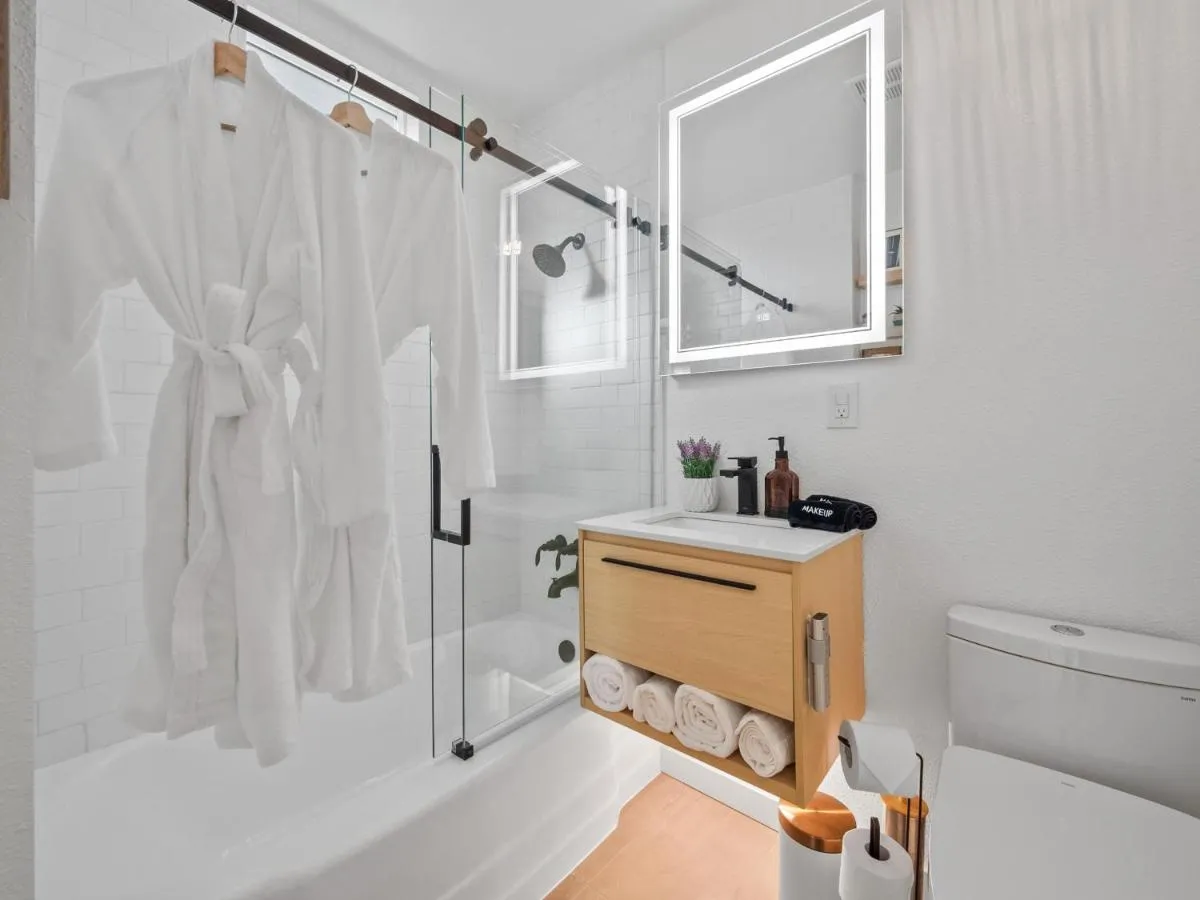 Image 2 of Sept Specials! Sauna, Backyard, Bikes, Luxe Home