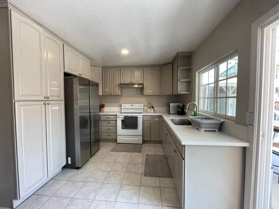 Image 3 of Spacious 1670 sq ft Single Home with Garage, AC, Centrally Located