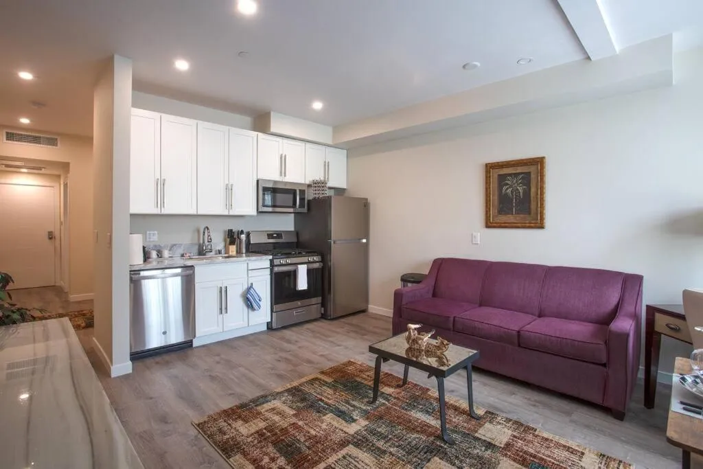 Image 2 of Spacious 1 Bedroom Apartment in Heart of San Diego