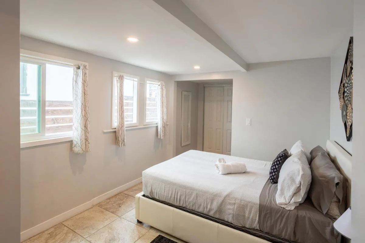 Image 6 of Spacious Guest Suite Amazing Location