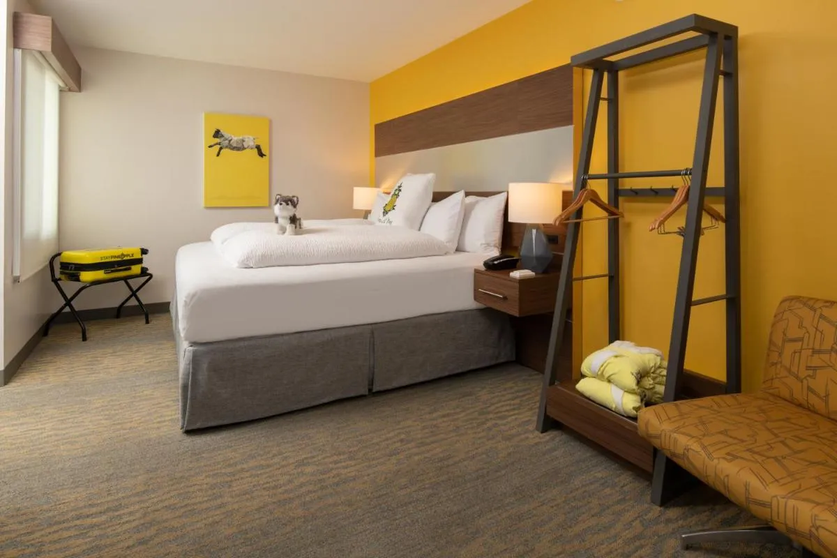 Image 6 of Staypineapple, Hotel Z, Gaslamp San Diego