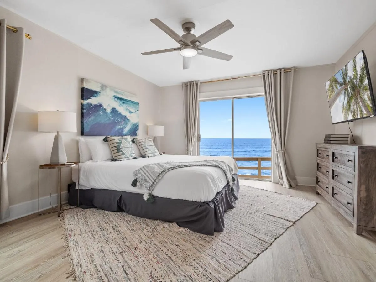 Image 4 of Stunning Oceanfront Villa – Massive Patio, Hot Tub, Parking, Pet Friendly & Views!