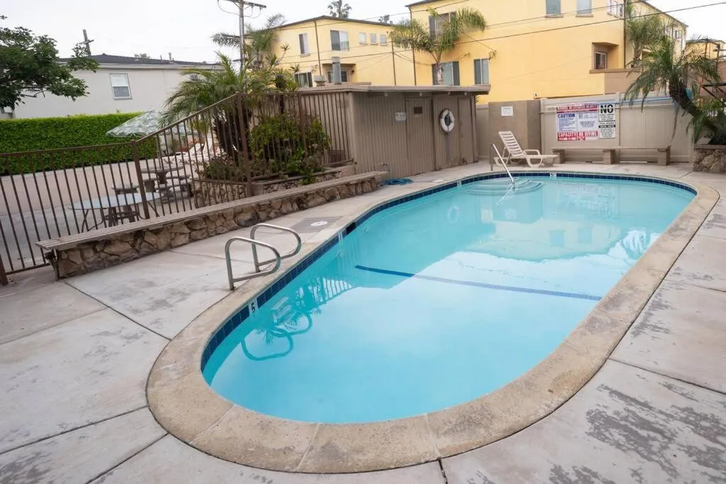 Image 3 of Sunny BEACH FRONT 2BR Condo on the Water