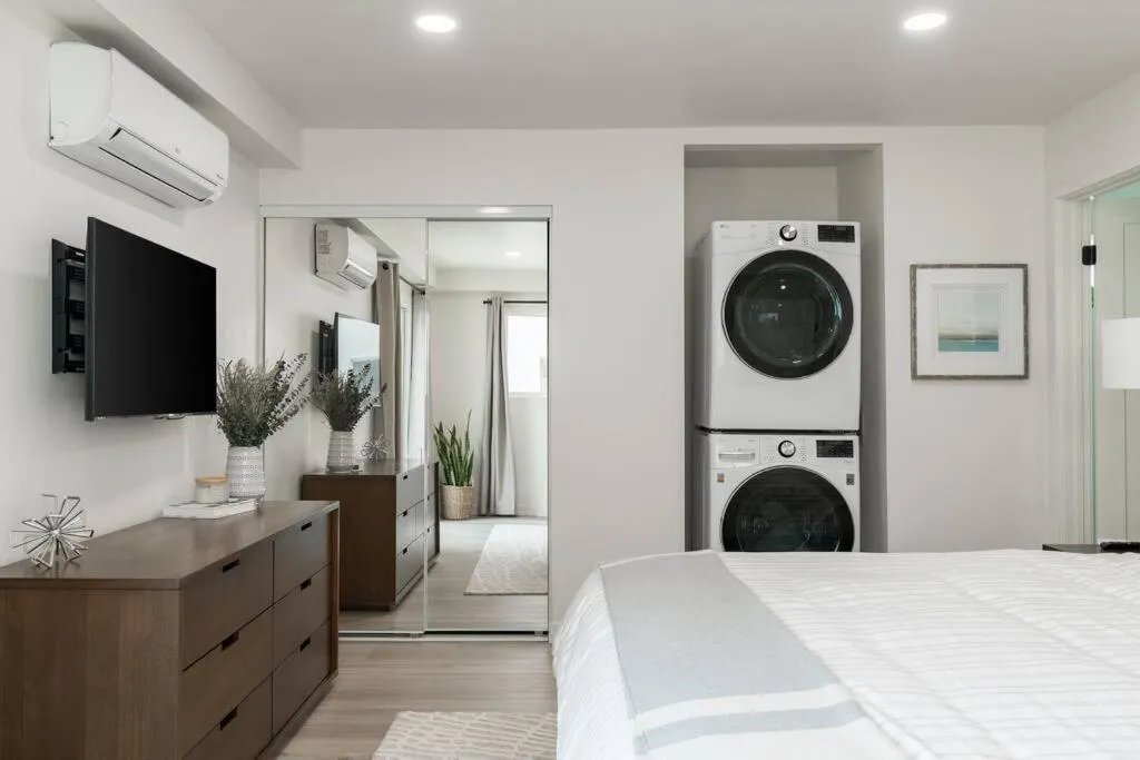 Image 4 of The Rosemont III – La Jolla Luxury