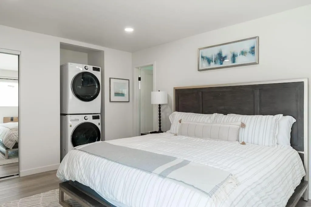 Image 1 of The Rosemont III – La Jolla Luxury