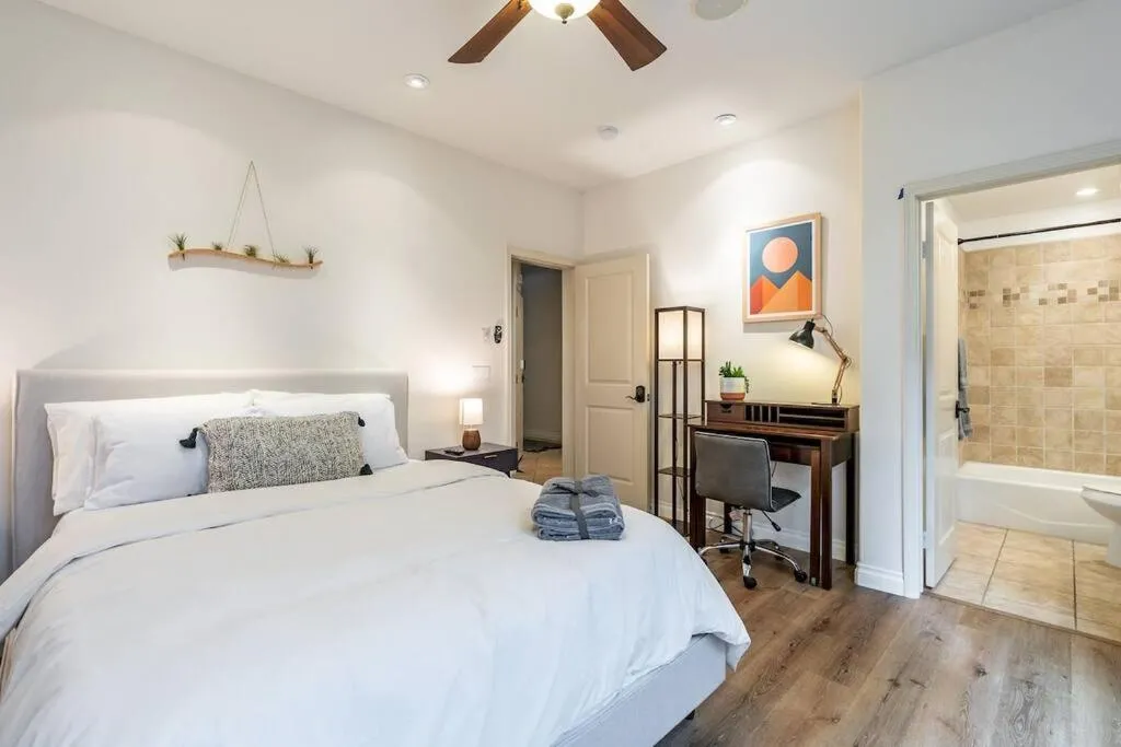 Image of The San Diego Studio – Free Parking
