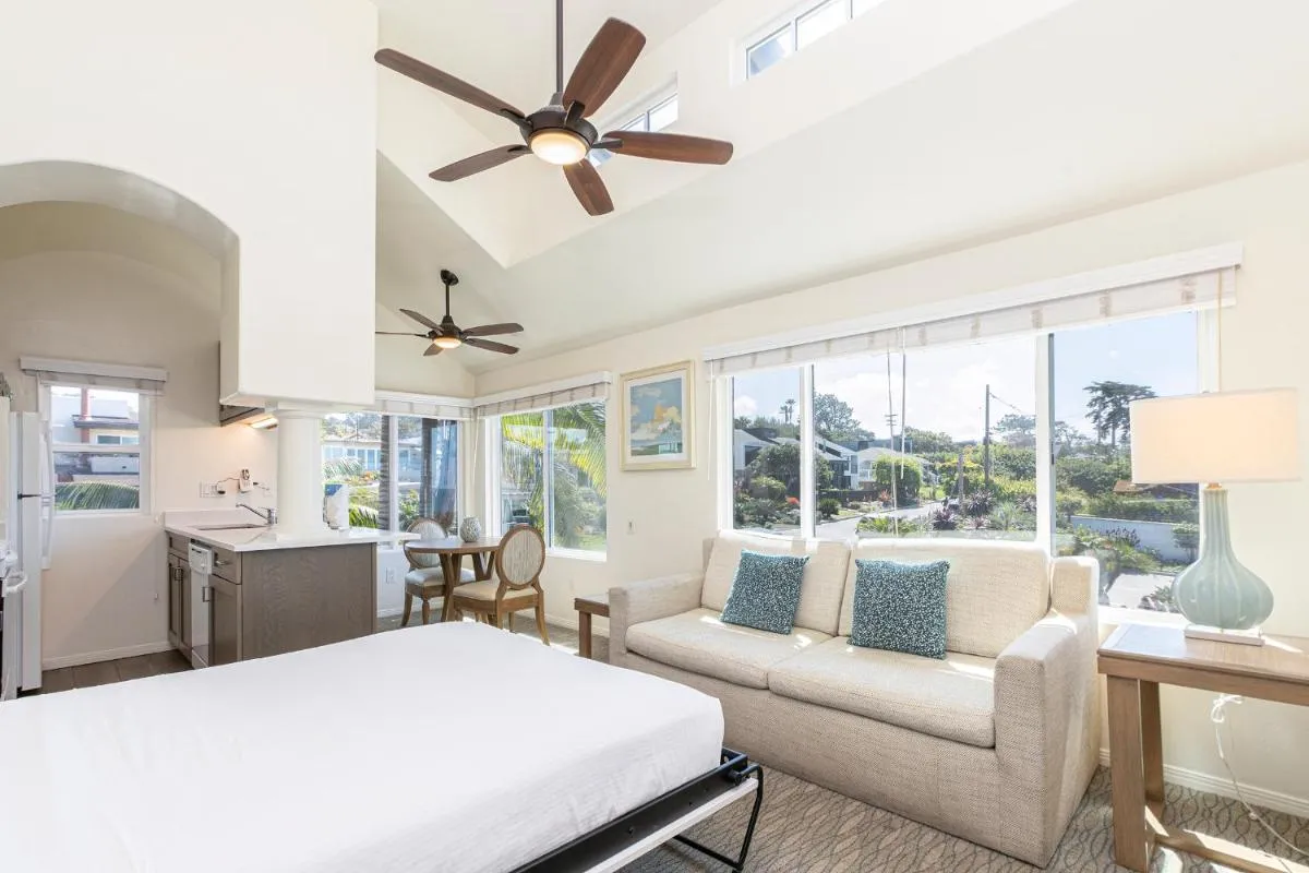 Image 1 of Wave Crest Resort