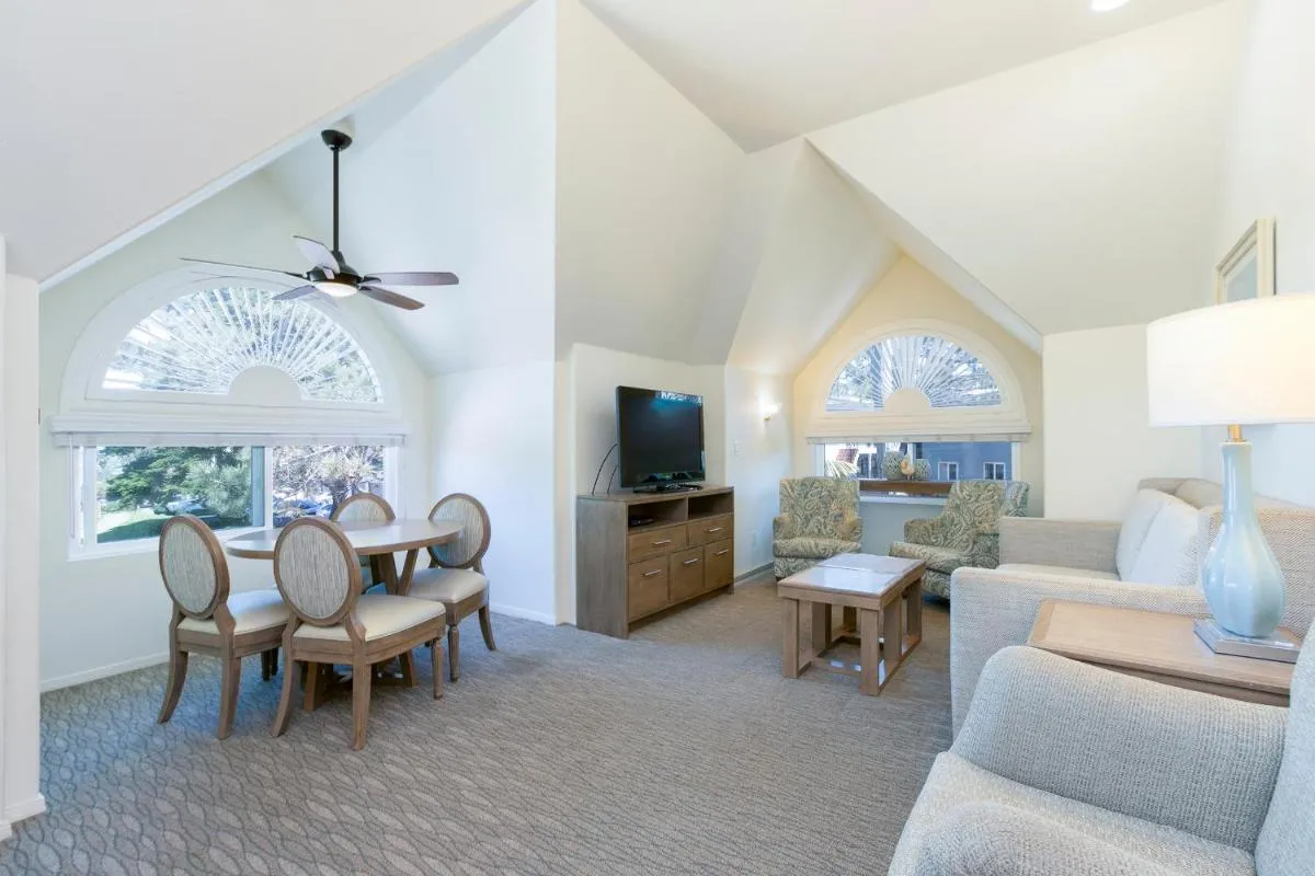 Image 4 of Wave Crest Resort