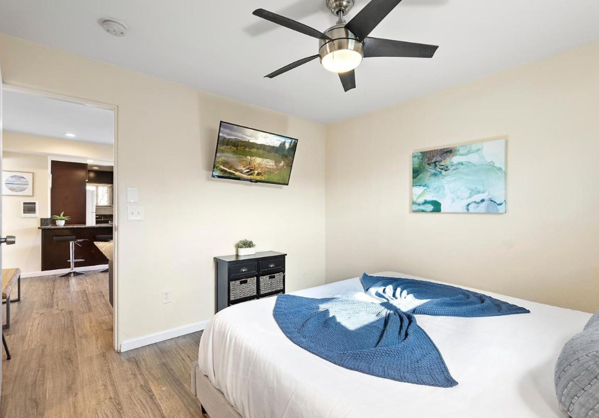 Windansea Coastal Haven – Steps to Beach